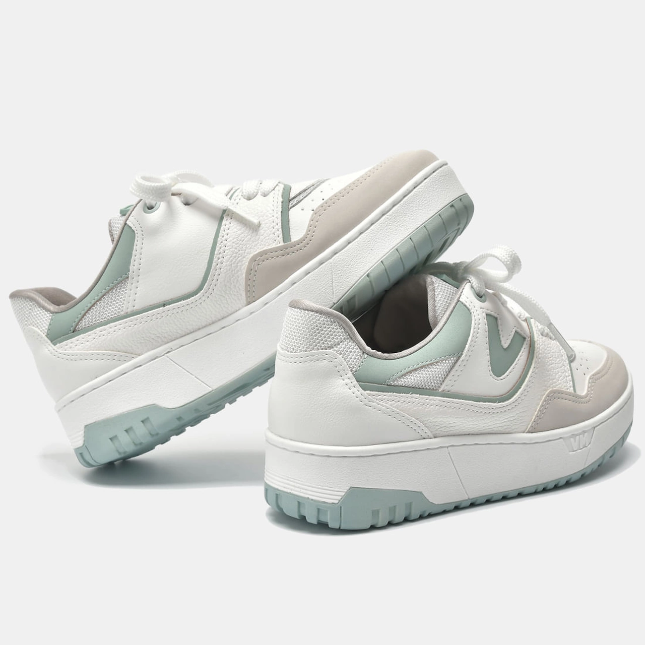 Tênis Casual Branco e Prata e Verde