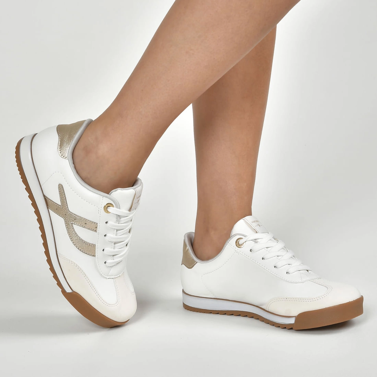 Tênis Casual Branco e dourado e off white