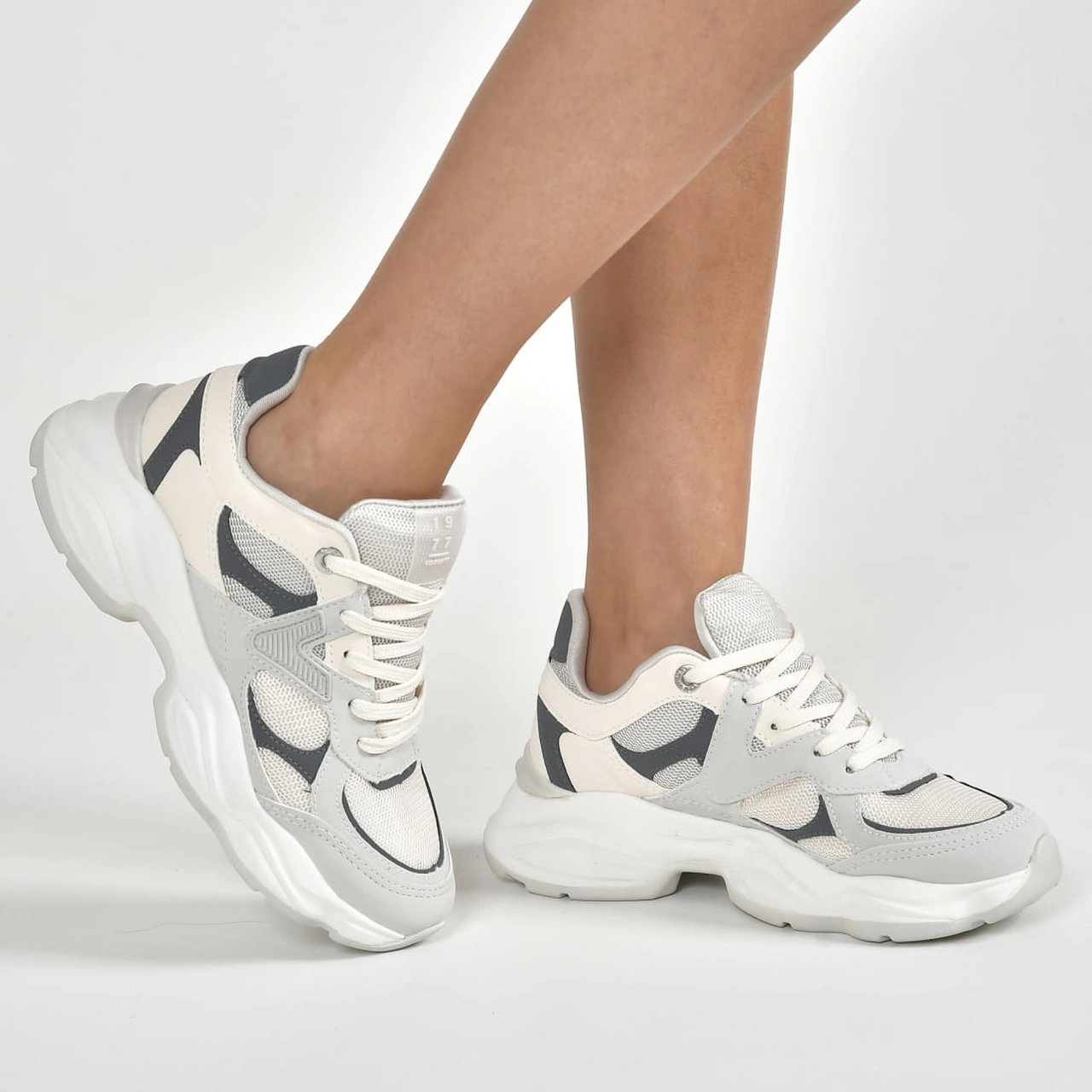 Tênis Casual Esportivo Cinza e off white