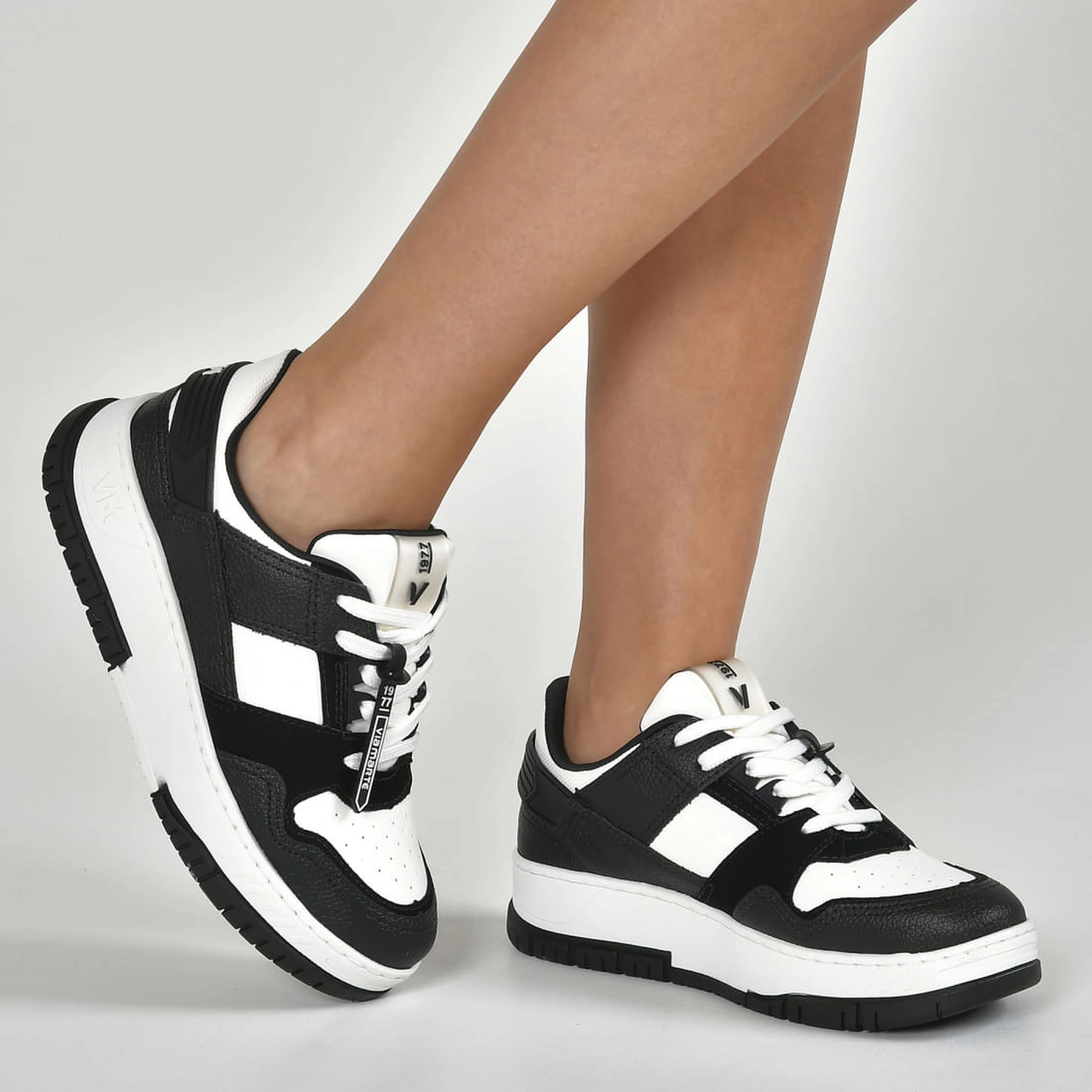 Tênis Casual Branco e preto
