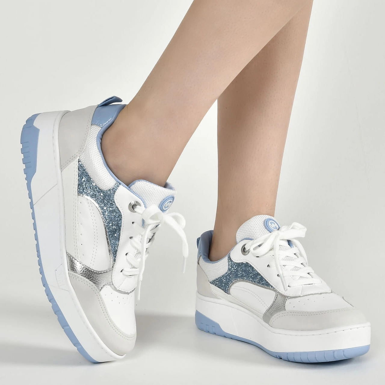 Tênis Casual Azul e bege e branco e prata