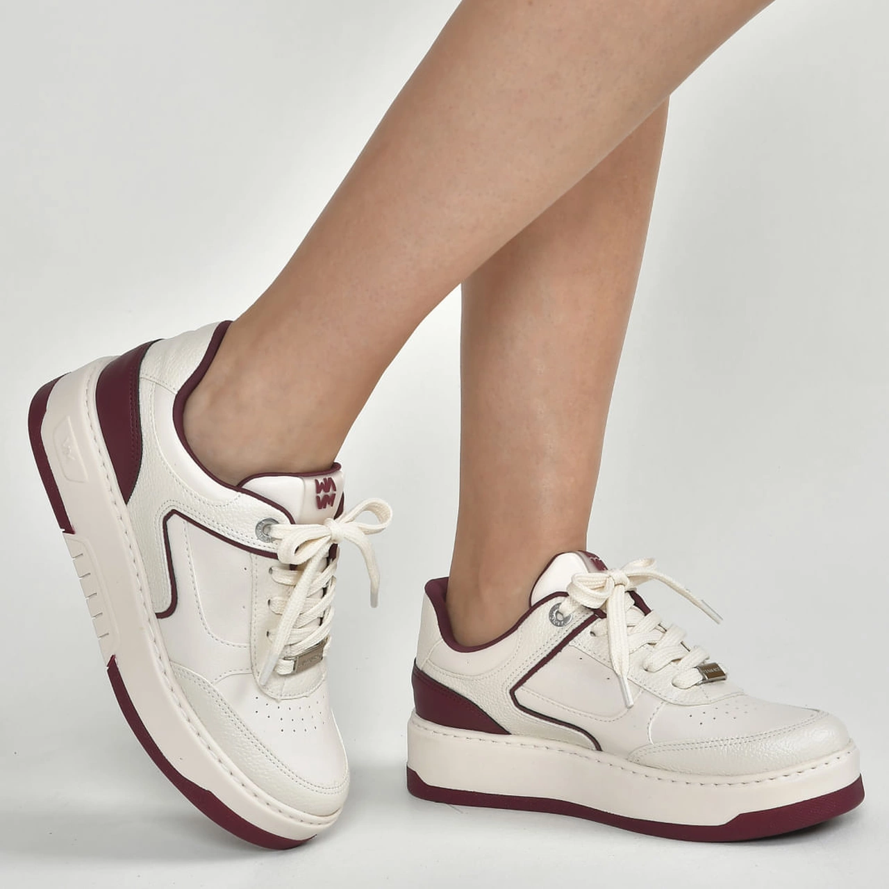 Tênis Casual Bordo e off white
